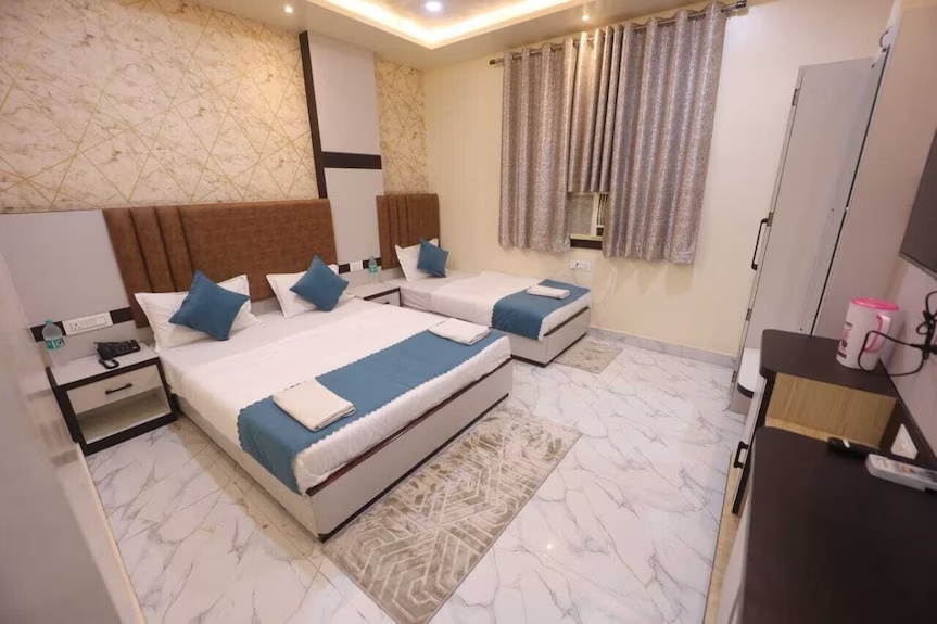 Deluxe guest room at Shrirathna Guest House Kollur
