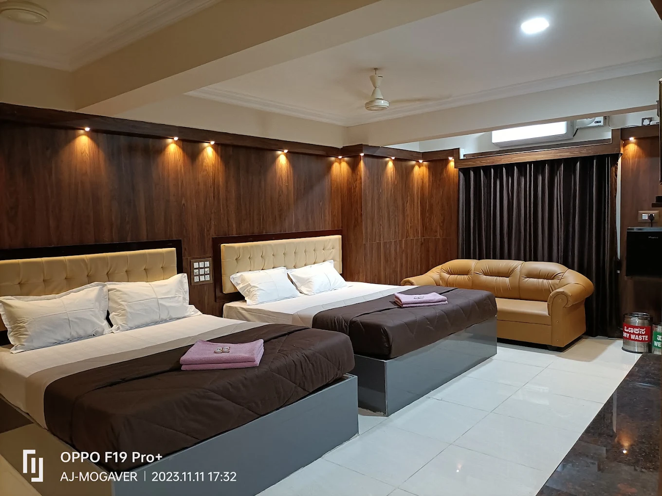Comfortable guest room at Shrirathna Guest House Kollur